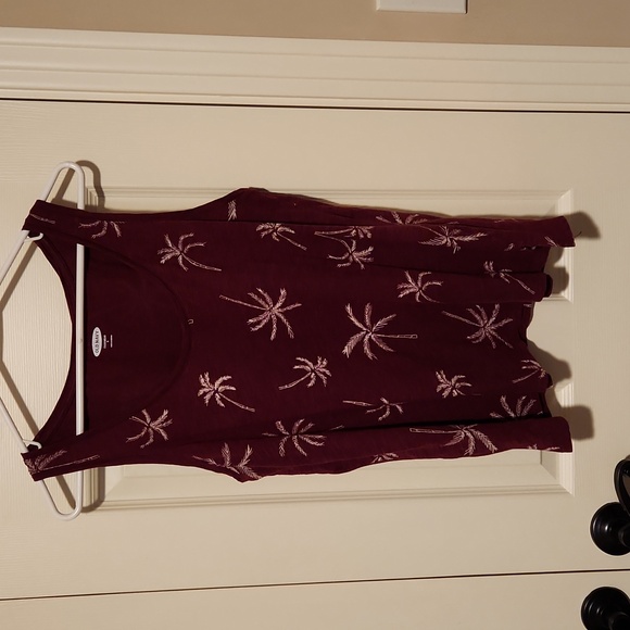 Old Navy small burgundy palm tree tank - Picture 1 of 2